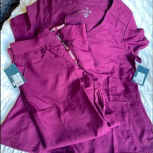 Women’s medcouture scrubs size large
